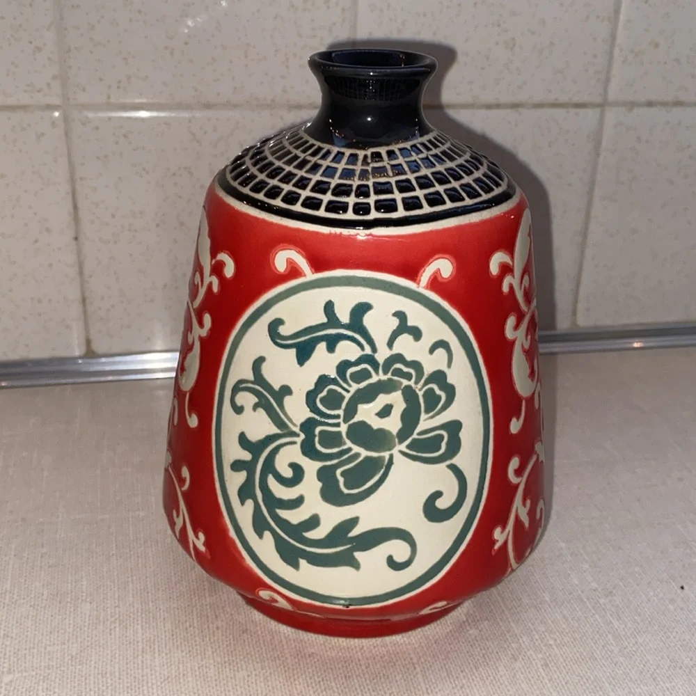 Pier‎ 1 Imports Oriental Boho style Bud Vase red black white